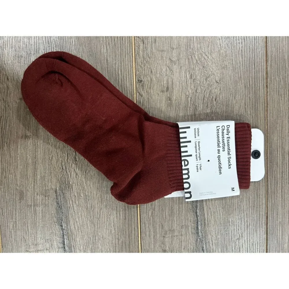 Lululemon daily essential Socks M